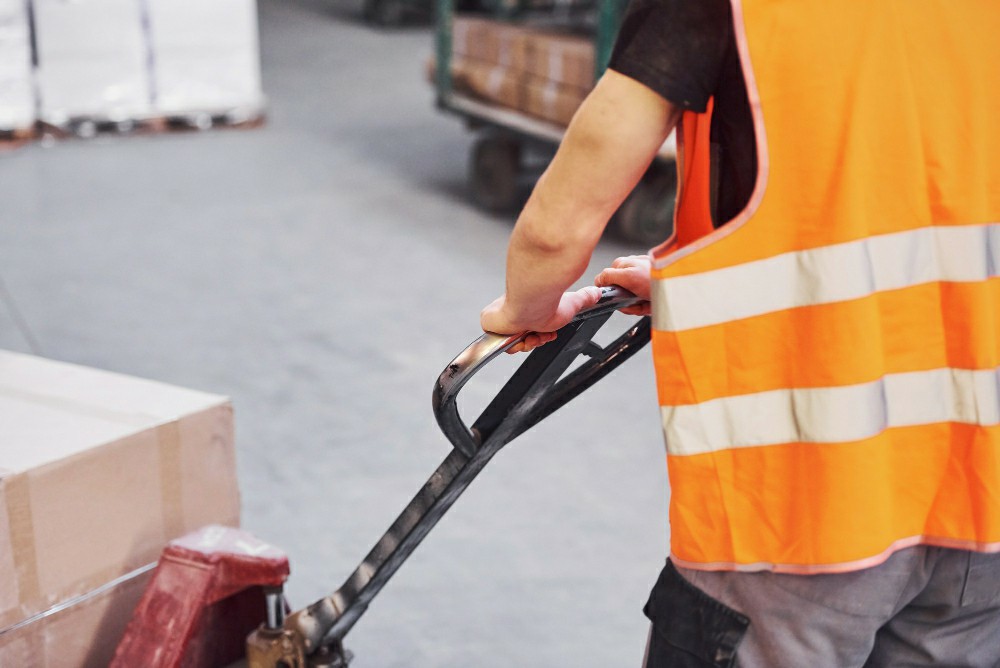 Enhancing Workplace Safety: Importance of Manual Handling Training in Ireland - Health and Safety Training UK