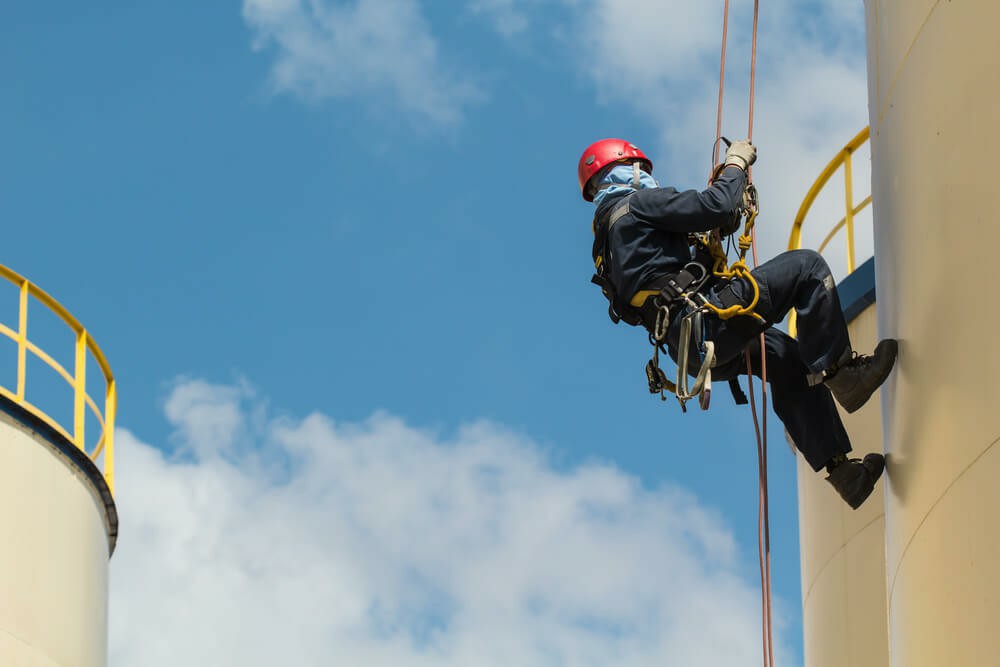 Harnessing the Power of Cutting-Edge Technology for Safer Working at Heights Training - Health and Safety Training UK