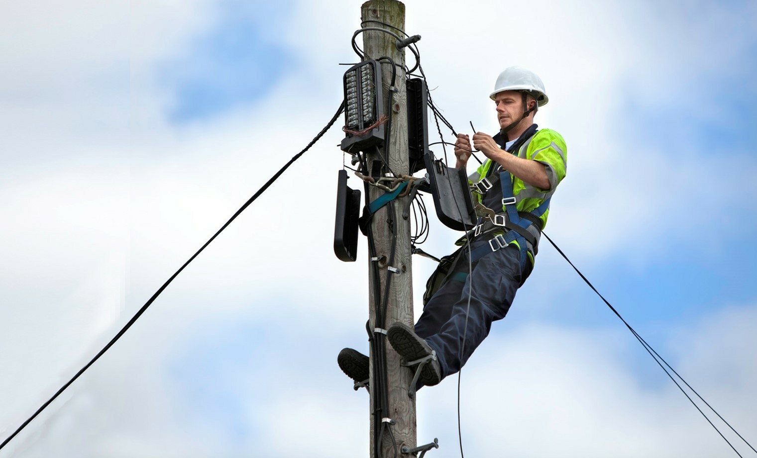 Overcoming the Dangers of Working at Heights: The Transformative Power of Training - Health and Safety Training UK