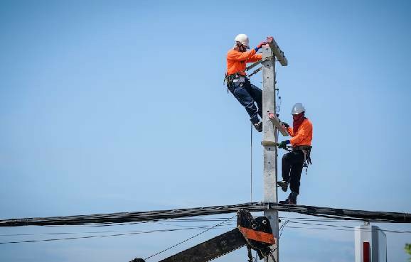 Elevate Your Career: Exploring the Benefits of Working at Heights Certification - Health and Safety Training UK
