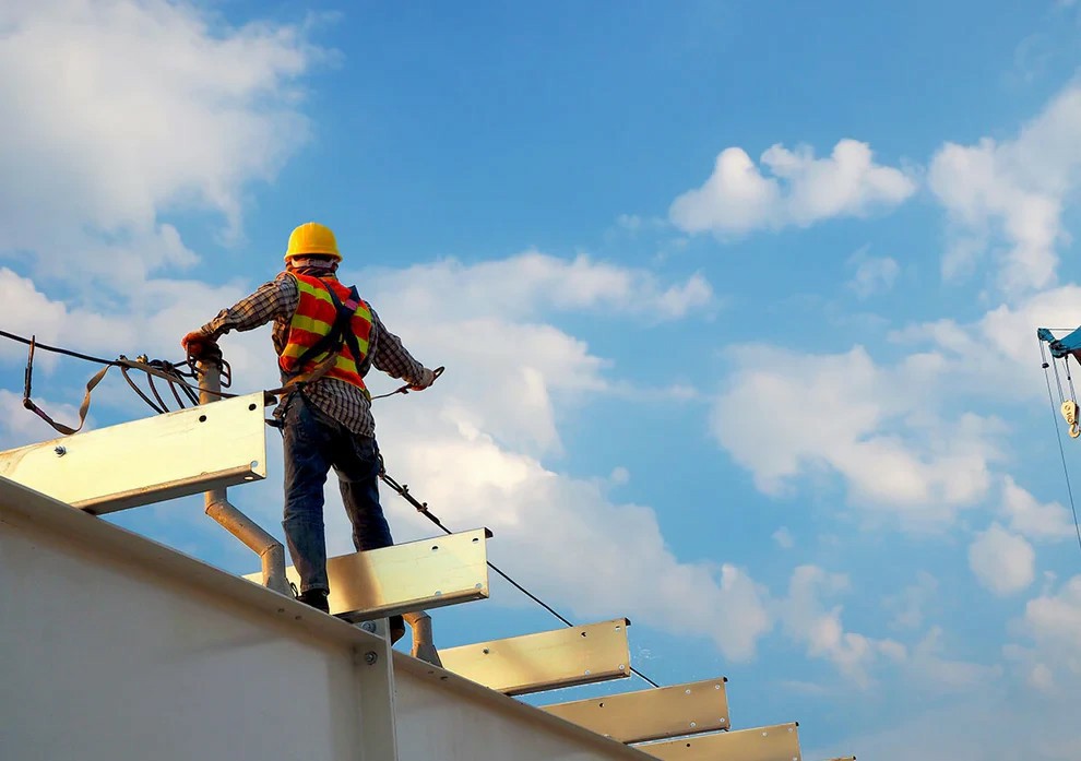 Finding Your Way: How to Select the Best Working at Heights Training Provider in Ireland - Health and Safety Training UK