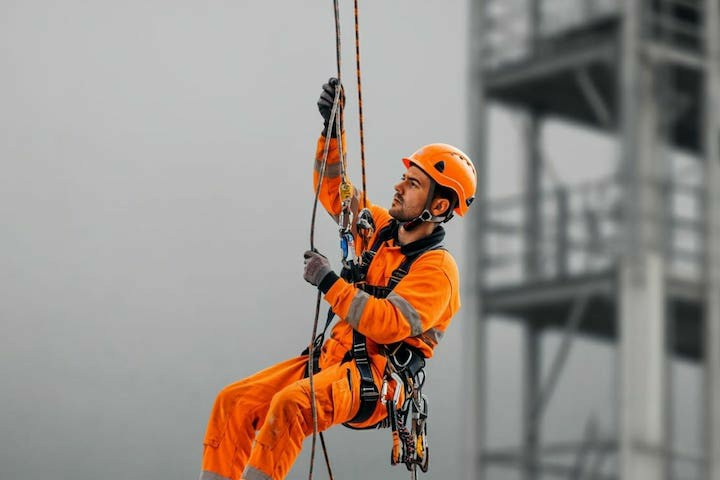 Unlock Higher-Paying Safety Roles with Your Working at Heights Certification - Health and Safety Training UK