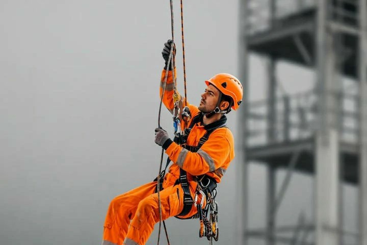 Weather-Driven Risks in Working at Heights: Essential Safety Guidelines - Health and Safety Training UK