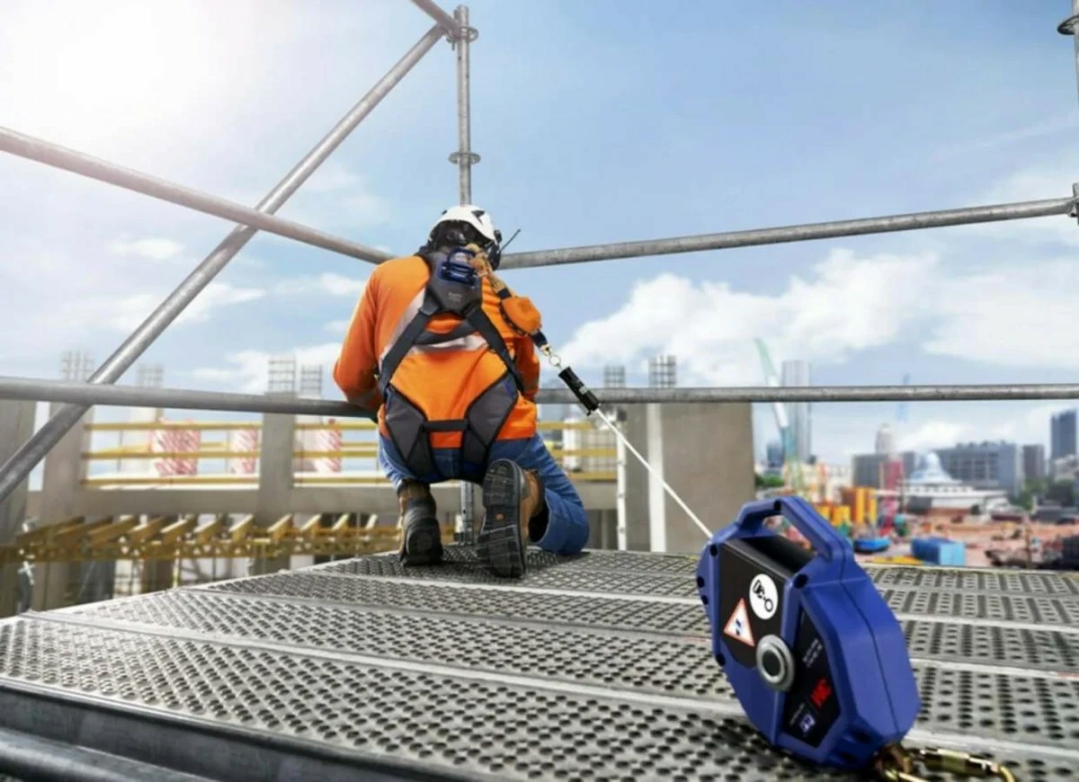 Harnessing the Wisdom of Experience: Mentorship in Working at Heights Safety Training - Health and Safety Training UK