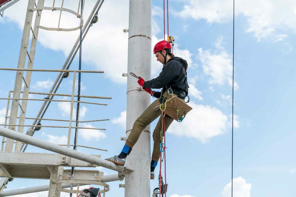 Avoiding Common Pitfalls: How Working at Heights Training Saves Lives - Health and Safety Training UK